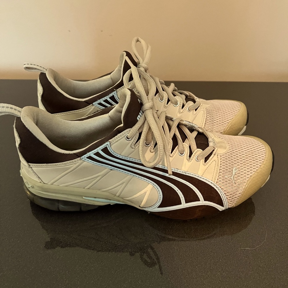 Puma sneakers Great condition. Size 8 Very cute and comfortable